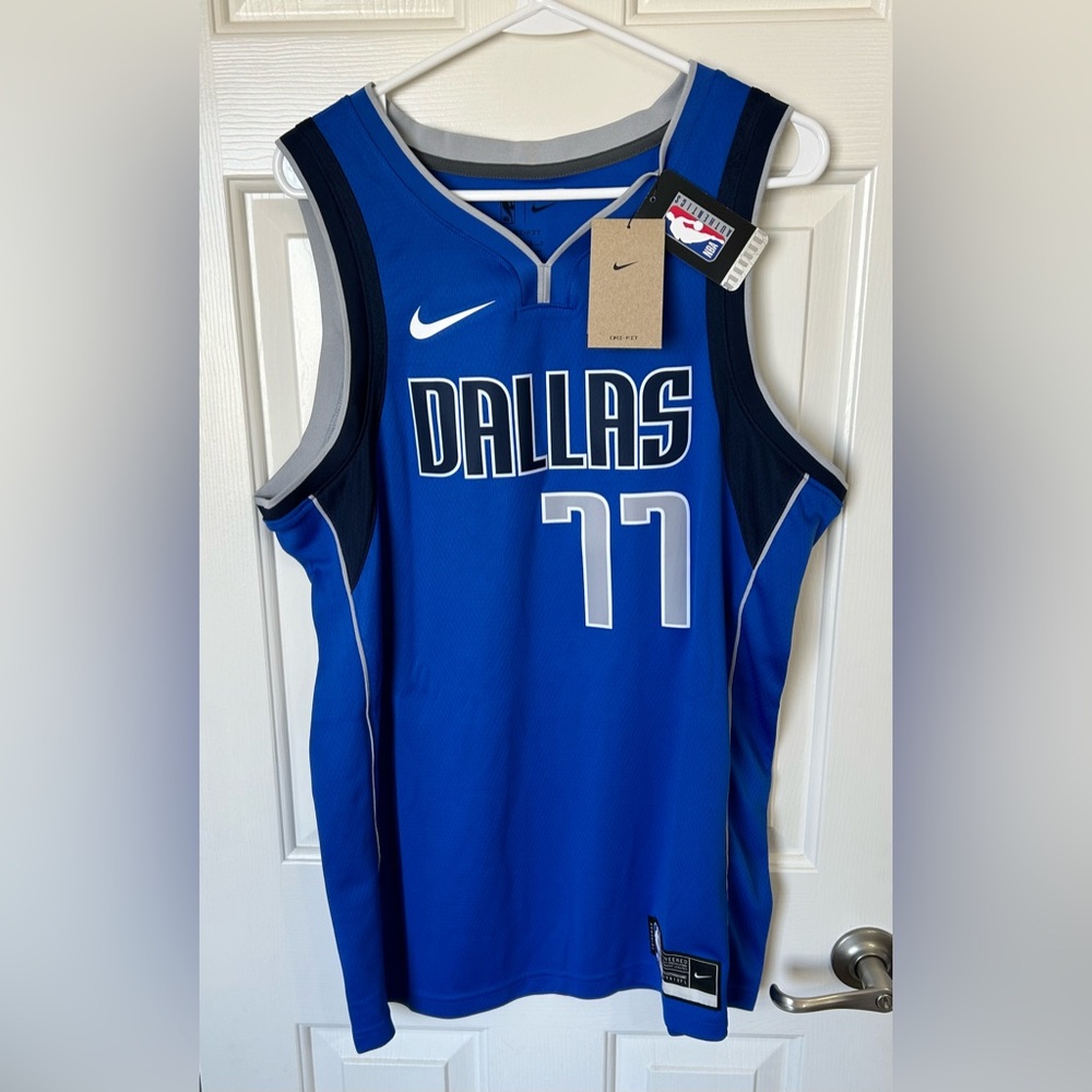 Nike Dallas Mavericks Luka Doncic NBA Swingman Jersey!